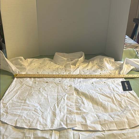 White Casual Button Down Shirt with Relaxed Fit - Picture 5 of 7